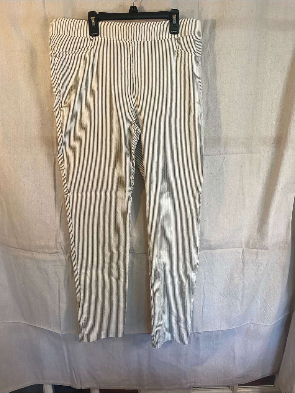 89th & Madison Slim Cropped Pants in White with Thin Gray Pinstripe